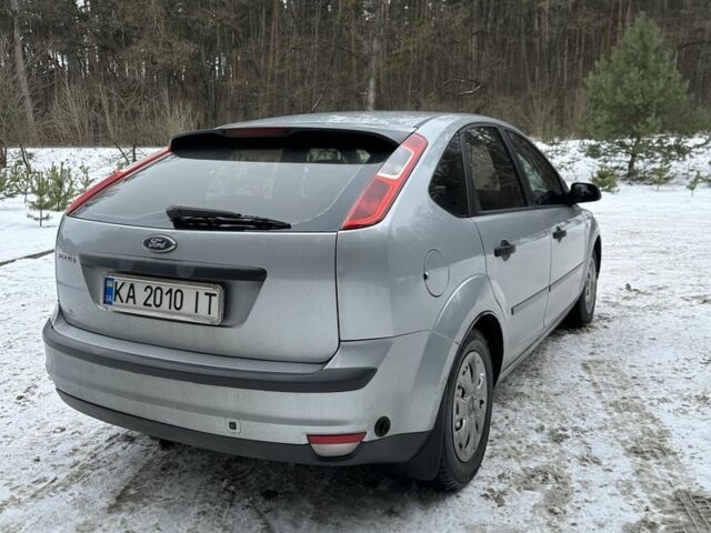 Серый Форд Фокус, объемом двигателя 1.6 л и пробегом 320 тыс. км за 4800 $, фото 5 на Automoto.ua