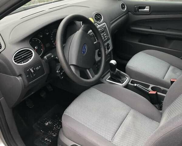 Форд Фокус 2005 в Золочев на Automoto.ua Серый Форд Фокус, объемом двигателя 1.6 л и пробегом 250 тыс. км за 3850 $, фото 10 на Automoto.ua