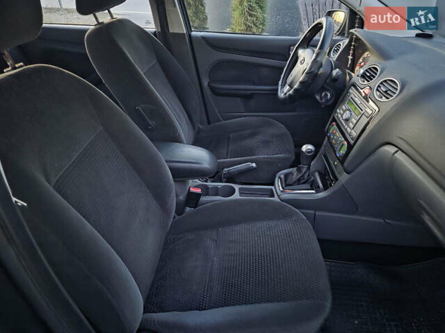 Серый Форд Фокус, объемом двигателя 1.6 л и пробегом 280 тыс. км за 3399 $, фото 24 на Automoto.ua