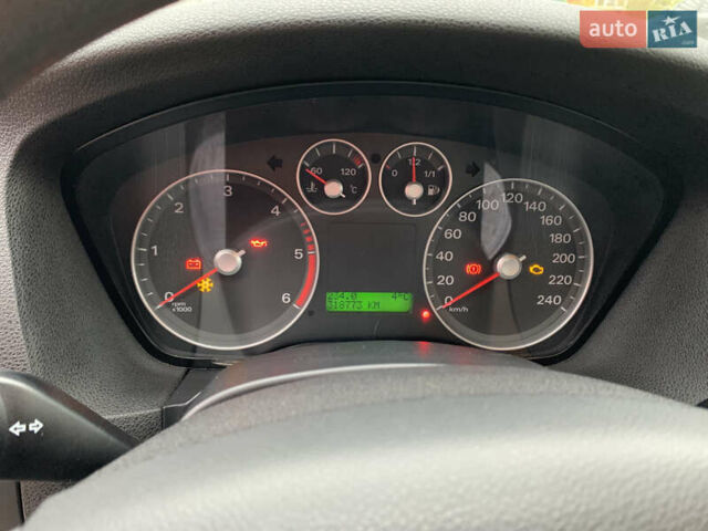 Серый Форд Фокус, объемом двигателя 1.56 л и пробегом 318 тыс. км за 4200 $, фото 8 на Automoto.ua