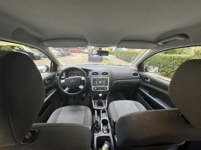 Сірий Форд Фокус, об'ємом двигуна 1.6 л та пробігом 182 тис. км за 4400 $, фото 4 на Automoto.ua