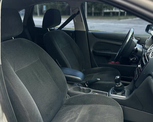 Сірий Форд Фокус, об'ємом двигуна 1.8 л та пробігом 310 тис. км за 4100 $, фото 10 на Automoto.ua