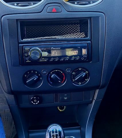 Сірий Форд Фокус, об'ємом двигуна 1.4 л та пробігом 257 тис. км за 4500 $, фото 7 на Automoto.ua