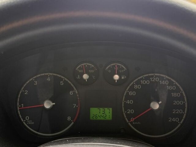 Серый Форд Фокус, объемом двигателя 1.4 л и пробегом 265 тыс. км за 4400 $, фото 9 на Automoto.ua