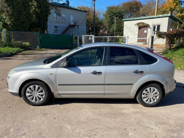 Серый Форд Фокус, объемом двигателя 1.6 л и пробегом 209 тыс. км за 4950 $, фото 3 на Automoto.ua