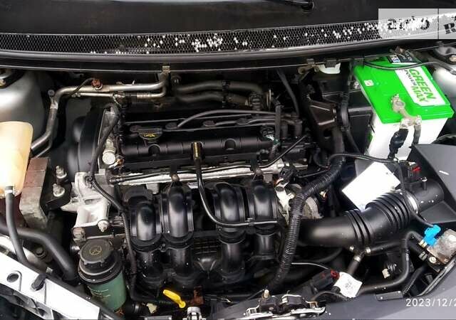 Серый Форд Фокус, объемом двигателя 1.6 л и пробегом 179 тыс. км за 4800 $, фото 9 на Automoto.ua