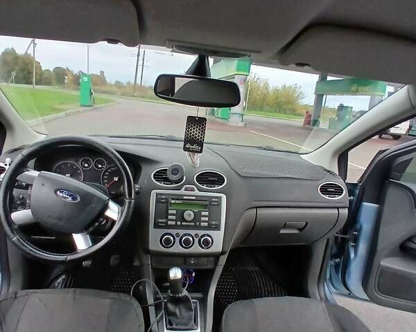 Серый Форд Фокус, объемом двигателя 1.6 л и пробегом 216 тыс. км за 4000 $, фото 6 на Automoto.ua