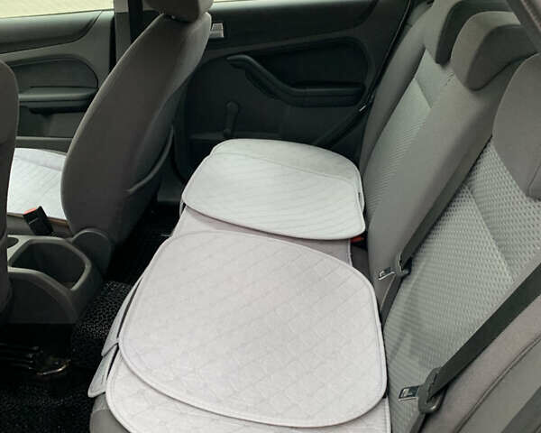 Серый Форд Фокус, объемом двигателя 1.56 л и пробегом 318 тыс. км за 4200 $, фото 5 на Automoto.ua