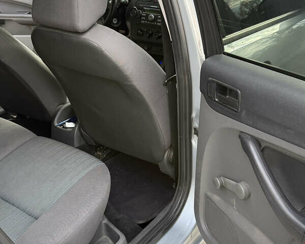 Сірий Форд Фокус, об'ємом двигуна 1.39 л та пробігом 265 тис. км за 4400 $, фото 22 на Automoto.ua