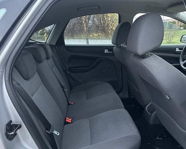 Сірий Форд Фокус, об'ємом двигуна 1.56 л та пробігом 225 тис. км за 3199 $, фото 13 на Automoto.ua