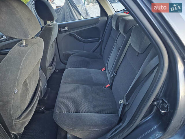 Серый Форд Фокус, объемом двигателя 1.6 л и пробегом 280 тыс. км за 3399 $, фото 19 на Automoto.ua