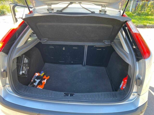 Серый Форд Фокус, объемом двигателя 1.6 л и пробегом 209 тыс. км за 4950 $, фото 14 на Automoto.ua