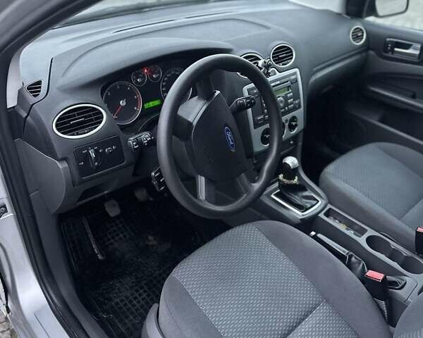 Сірий Форд Фокус, об'ємом двигуна 1.56 л та пробігом 225 тис. км за 3199 $, фото 16 на Automoto.ua