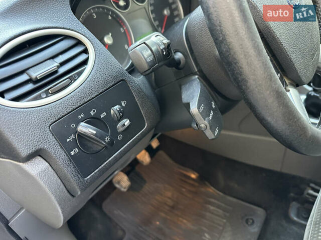 Форд Фокус 2005 в Черновцах на Automoto.ua Серый Форд Фокус, объемом двигателя 2 л и пробегом 320 тыс. км за 4150 $, фото 17 на Automoto.ua