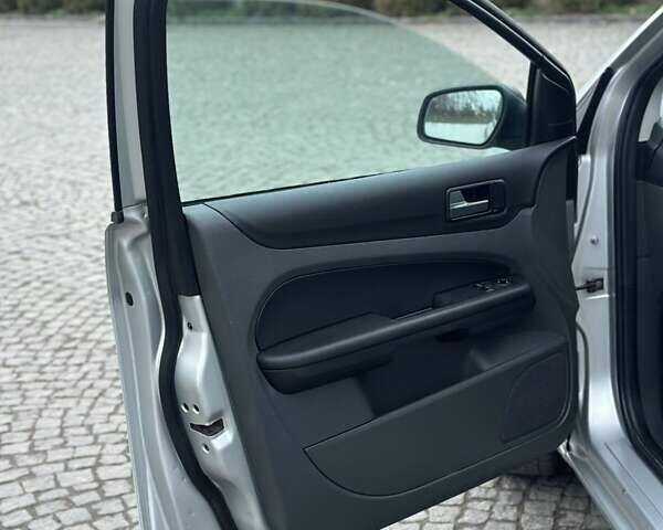 Сірий Форд Фокус, об'ємом двигуна 1.56 л та пробігом 225 тис. км за 3199 $, фото 17 на Automoto.ua