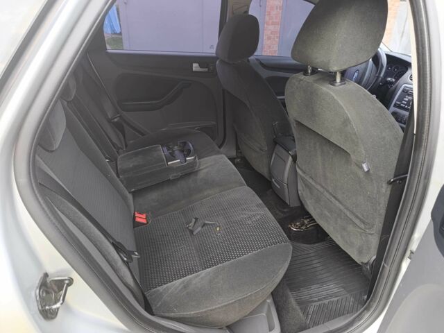 Серый Форд Фокус, объемом двигателя 1.6 л и пробегом 260 тыс. км за 3350 $, фото 7 на Automoto.ua