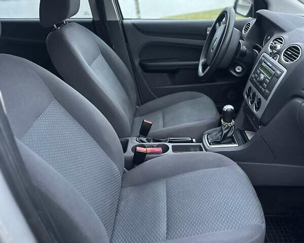 Сірий Форд Фокус, об'ємом двигуна 1.56 л та пробігом 225 тис. км за 3199 $, фото 19 на Automoto.ua