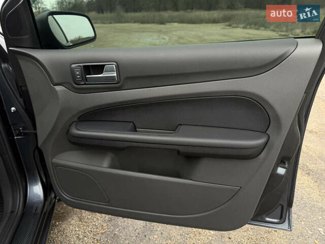 Сірий Форд Фокус, об'ємом двигуна 1.6 л та пробігом 155 тис. км за 5300 $, фото 12 на Automoto.ua