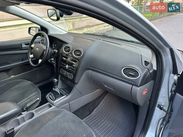 Форд Фокус 2005 в Черновцах на Automoto.ua Серый Форд Фокус, объемом двигателя 2 л и пробегом 320 тыс. км за 4150 $, фото 31 на Automoto.ua