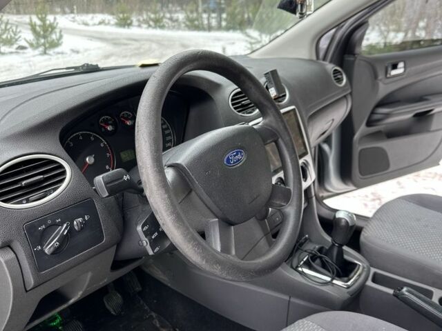 Серый Форд Фокус, объемом двигателя 1.6 л и пробегом 320 тыс. км за 4800 $, фото 7 на Automoto.ua