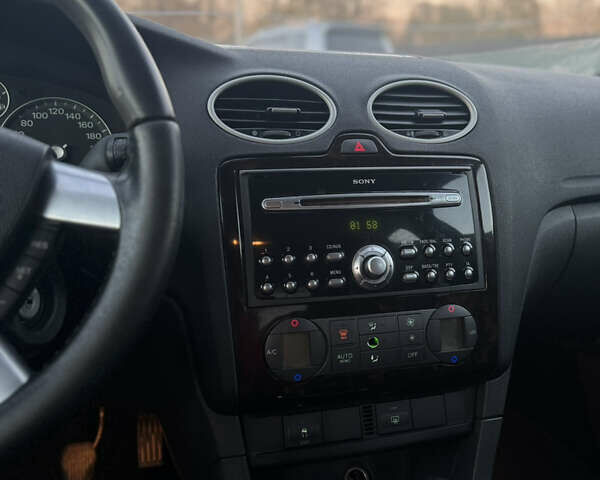 Серый Форд Фокус, объемом двигателя 2 л и пробегом 323 тыс. км за 4100 $, фото 8 на Automoto.ua