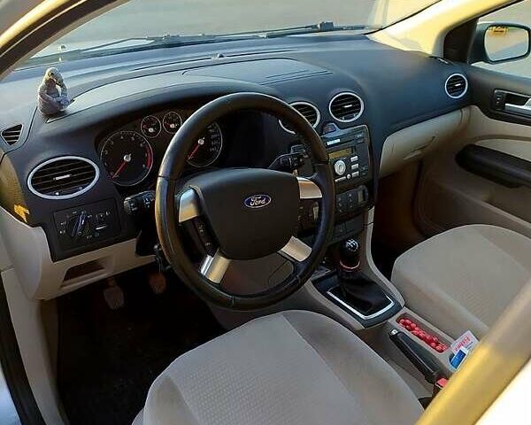 Серый Форд Фокус, объемом двигателя 1.6 л и пробегом 116 тыс. км за 5000 $, фото 3 на Automoto.ua