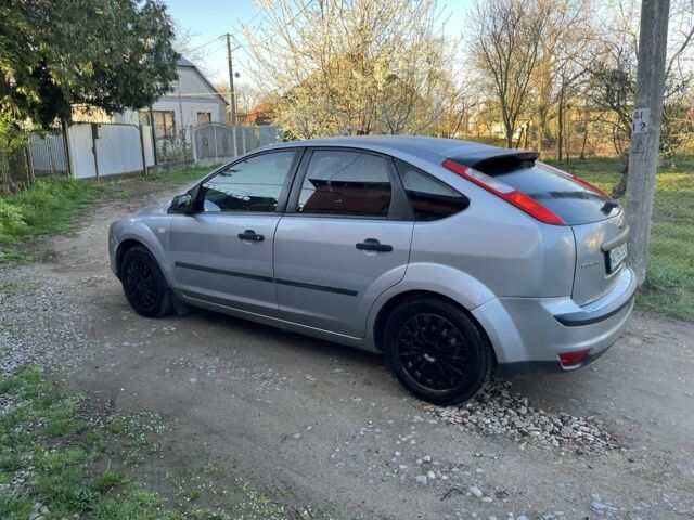 Серый Форд Фокус, объемом двигателя 1.4 л и пробегом 219 тыс. км за 4396 $, фото 7 на Automoto.ua