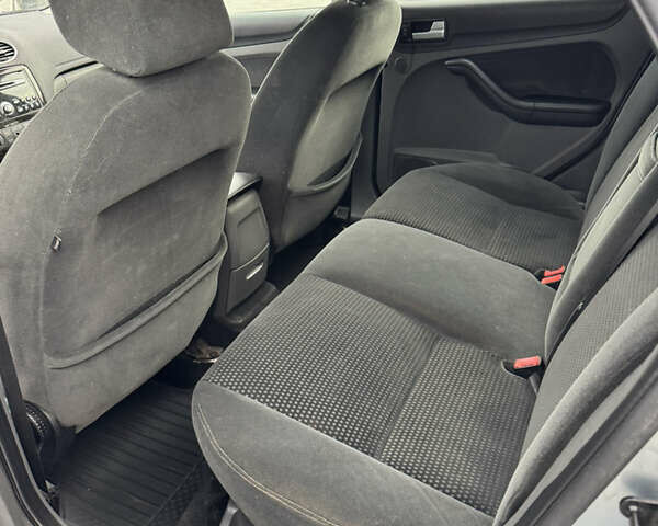 Серый Форд Фокус, объемом двигателя 2 л и пробегом 323 тыс. км за 4100 $, фото 16 на Automoto.ua