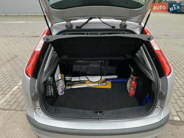 Серый Форд Фокус, объемом двигателя 1.56 л и пробегом 318 тыс. км за 4200 $, фото 4 на Automoto.ua