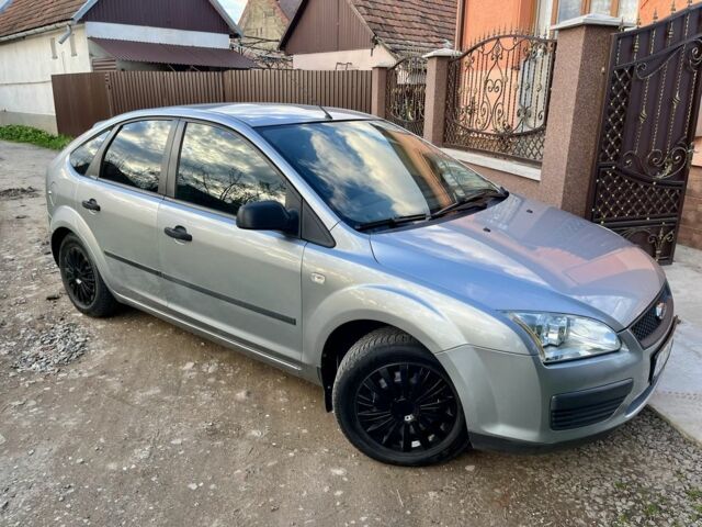 Серый Форд Фокус, объемом двигателя 1.4 л и пробегом 219 тыс. км за 4396 $, фото 1 на Automoto.ua