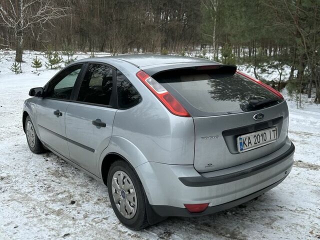 Серый Форд Фокус, объемом двигателя 1.6 л и пробегом 320 тыс. км за 4800 $, фото 6 на Automoto.ua