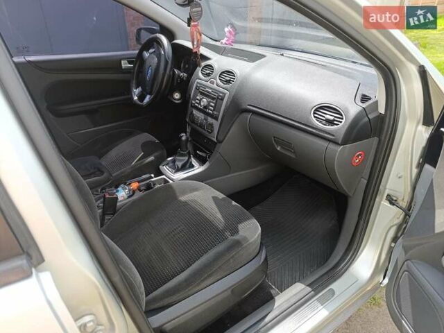 Серый Форд Фокус, объемом двигателя 1.6 л и пробегом 267 тыс. км за 3500 $, фото 3 на Automoto.ua