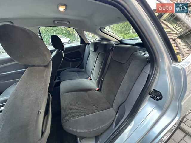 Форд Фокус 2005 в Черновцах на Automoto.ua Серый Форд Фокус, объемом двигателя 2 л и пробегом 320 тыс. км за 4150 $, фото 23 на Automoto.ua