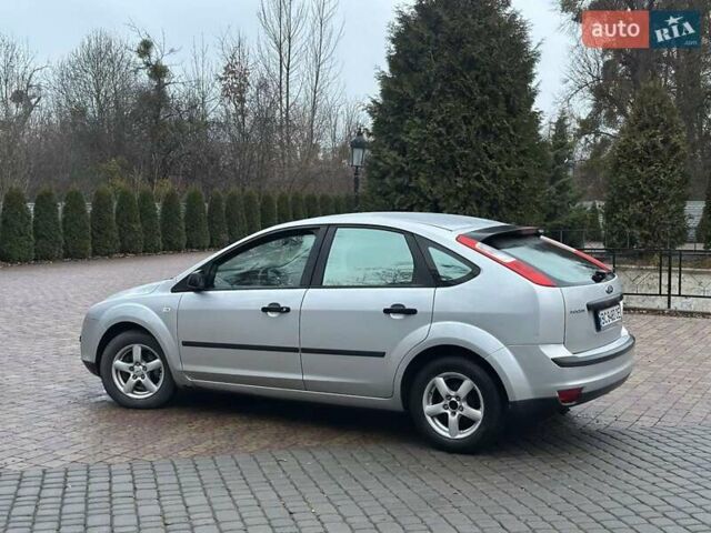 Серый Форд Фокус, объемом двигателя 1.56 л и пробегом 226 тыс. км за 2999 $, фото 2 на Automoto.ua