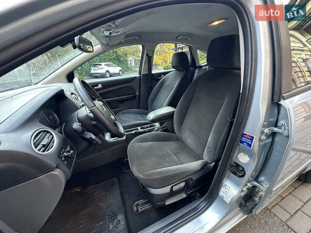 Форд Фокус 2005 в Черновцах на Automoto.ua Серый Форд Фокус, объемом двигателя 2 л и пробегом 320 тыс. км за 4150 $, фото 18 на Automoto.ua