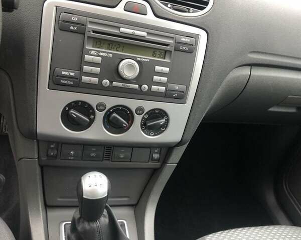 Форд Фокус 2005 в Золочев на Automoto.ua Серый Форд Фокус, объемом двигателя 1.6 л и пробегом 250 тыс. км за 3850 $, фото 2 на Automoto.ua