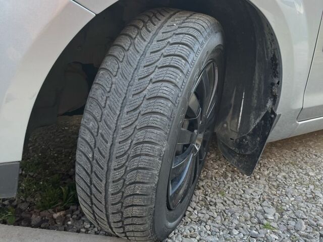 Серый Форд Фокус, объемом двигателя 1.4 л и пробегом 219 тыс. км за 4396 $, фото 3 на Automoto.ua