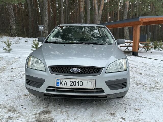 Серый Форд Фокус, объемом двигателя 1.6 л и пробегом 320 тыс. км за 4800 $, фото 2 на Automoto.ua