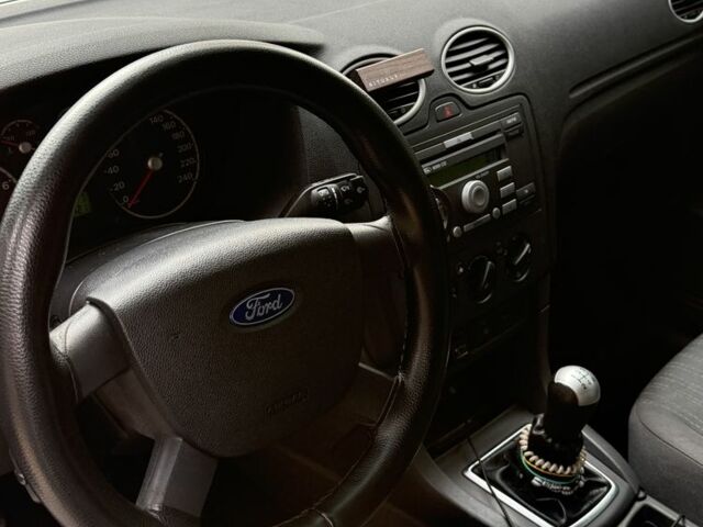 Серый Форд Фокус, объемом двигателя 1.4 л и пробегом 265 тыс. км за 4400 $, фото 11 на Automoto.ua