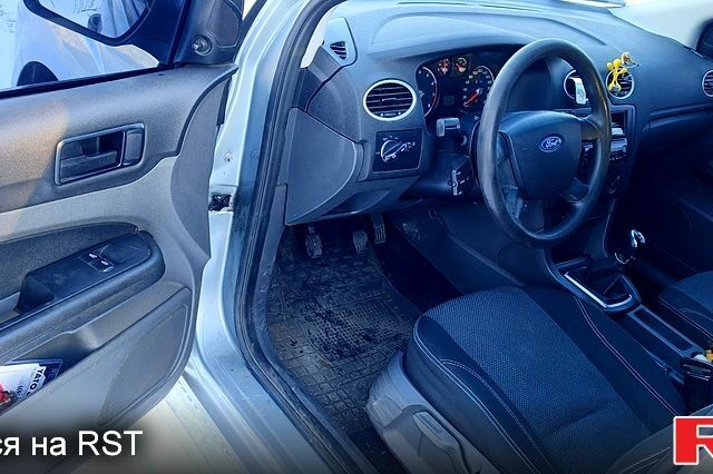 Сірий Форд Фокус, об'ємом двигуна 1.4 л та пробігом 257 тис. км за 4500 $, фото 9 на Automoto.ua