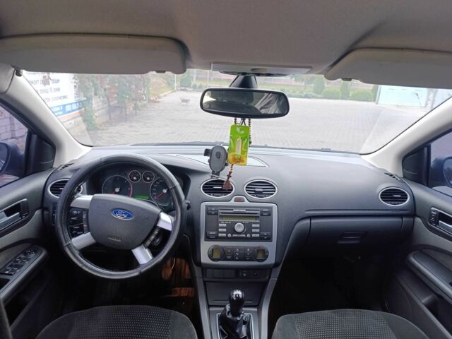 Серый Форд Фокус, объемом двигателя 1.6 л и пробегом 260 тыс. км за 3350 $, фото 5 на Automoto.ua