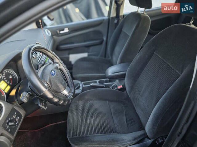 Серый Форд Фокус, объемом двигателя 1.6 л и пробегом 280 тыс. км за 3399 $, фото 14 на Automoto.ua