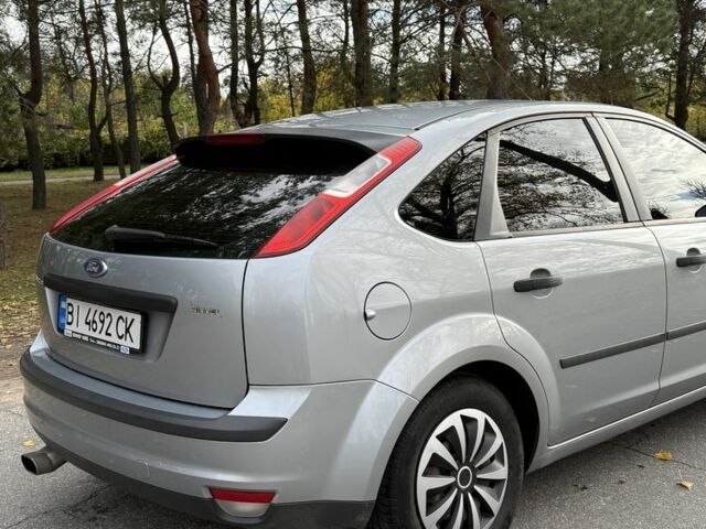 Серый Форд Фокус, объемом двигателя 1.4 л и пробегом 265 тыс. км за 4400 $, фото 7 на Automoto.ua