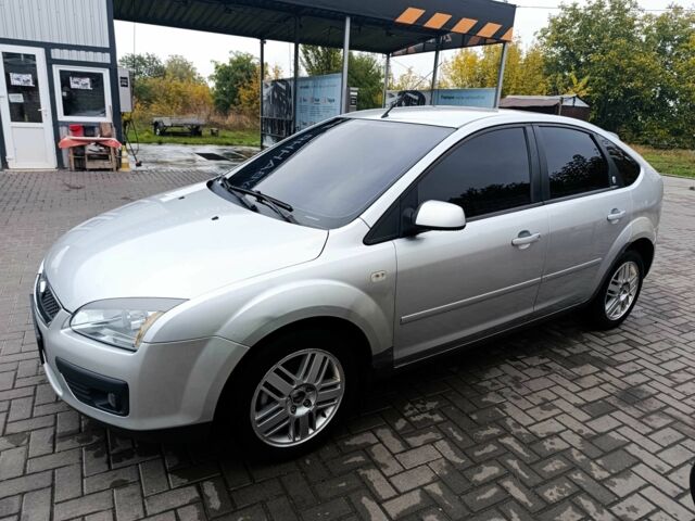 Серый Форд Фокус, объемом двигателя 1.6 л и пробегом 260 тыс. км за 3350 $, фото 2 на Automoto.ua