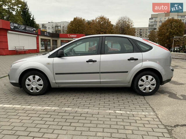 Серый Форд Фокус, объемом двигателя 1.56 л и пробегом 318 тыс. км за 4200 $, фото 1 на Automoto.ua