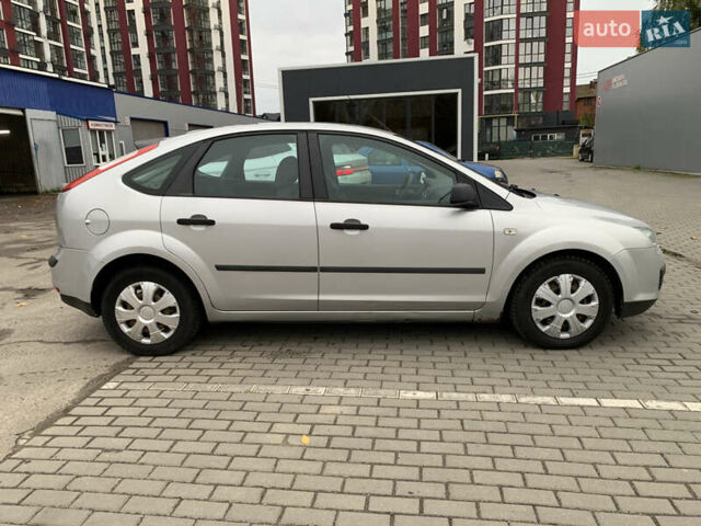 Серый Форд Фокус, объемом двигателя 1.56 л и пробегом 318 тыс. км за 4200 $, фото 2 на Automoto.ua