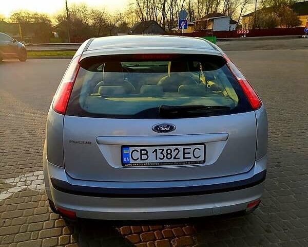 Серый Форд Фокус, объемом двигателя 1.6 л и пробегом 116 тыс. км за 5000 $, фото 4 на Automoto.ua