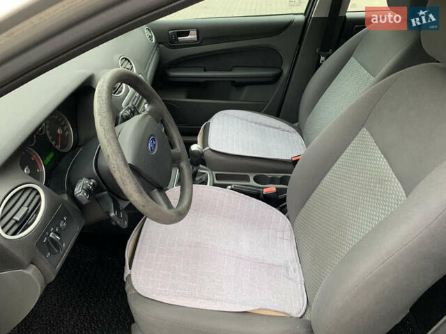 Серый Форд Фокус, объемом двигателя 1.56 л и пробегом 318 тыс. км за 4200 $, фото 9 на Automoto.ua