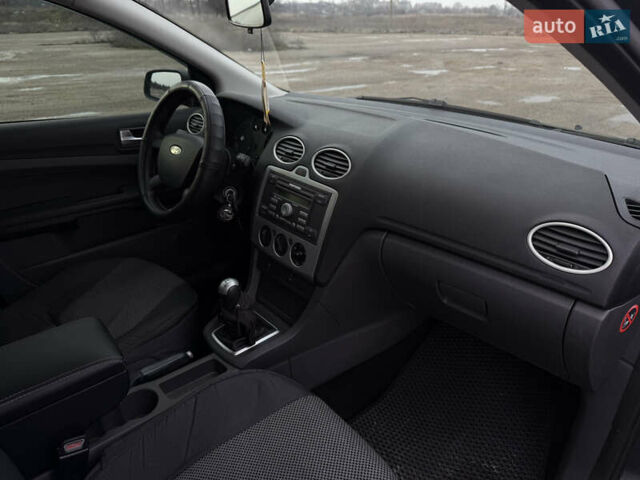 Сірий Форд Фокус, об'ємом двигуна 1.6 л та пробігом 155 тис. км за 5300 $, фото 11 на Automoto.ua