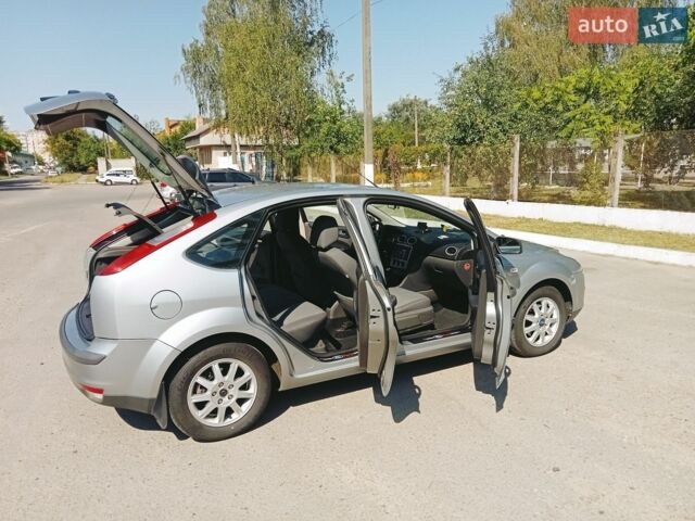 Сірий Форд Фокус, об'ємом двигуна 1.4 л та пробігом 203 тис. км за 3900 $, фото 6 на Automoto.ua